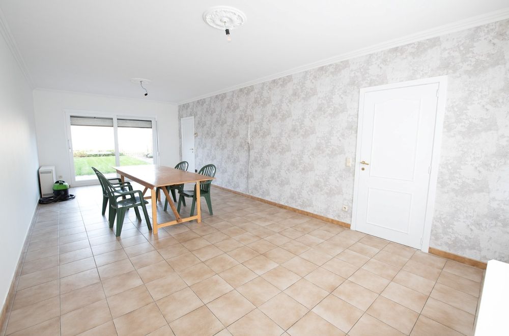 Vastgoedfoto van Instapklare woning met tuin en 2 garages in Oeselgem.