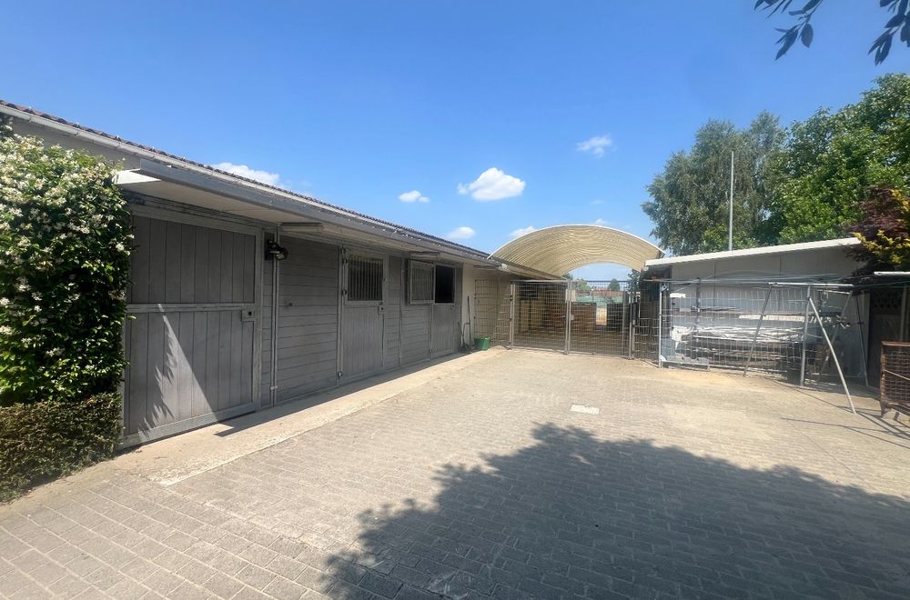 Vastgoedfoto van TE HUUR: 5 paardenboxen en uitloopweide (500m²) te Bavikhove