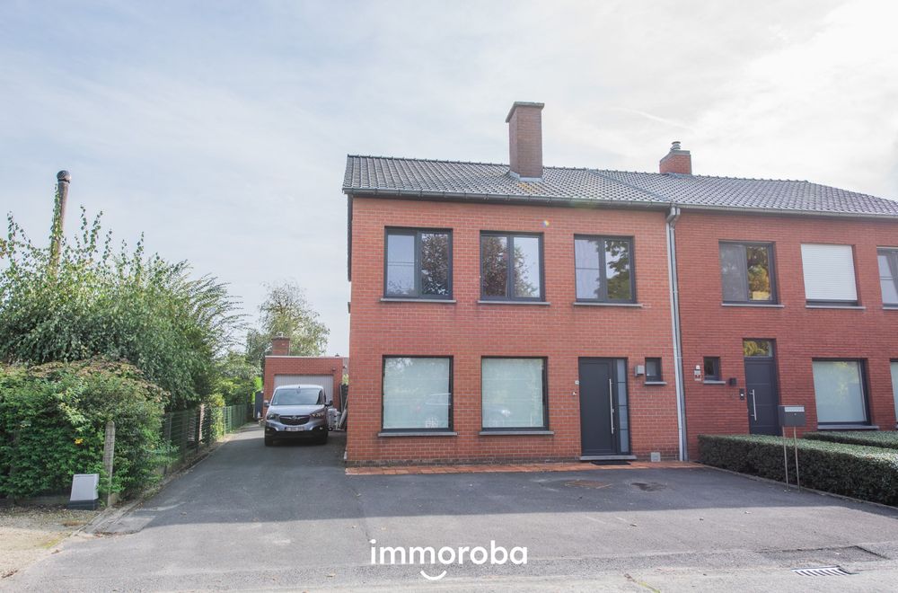 Vastgoedfoto van onroerend goed 8002821, Ruime halfopen bebouwing met 3 slaapkamers op 511m² in Zulte (De Piste).