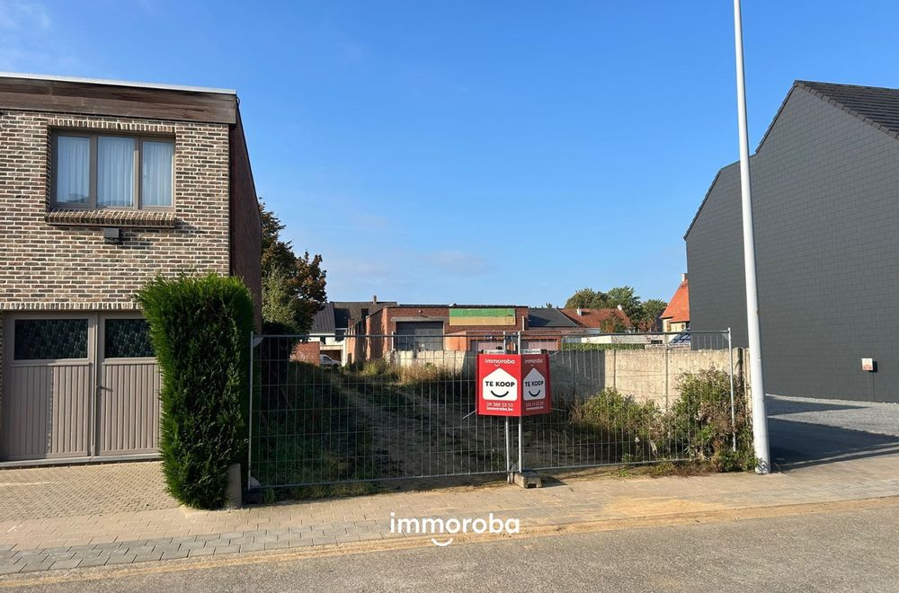 Vastgoedfoto van onroerend goed 8934555, Te koop: Bouwgrond (497m²) voor gesloten bebouwing (met uitweg) op topligging, centrum Desselgem.