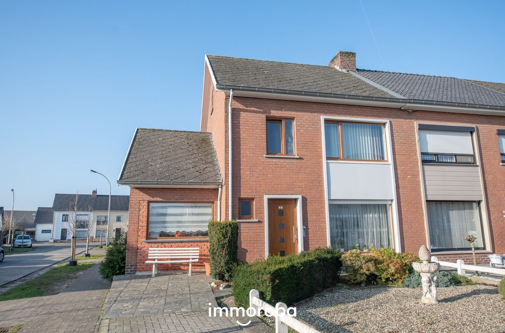Vastgoedfoto van onroerend goed 7781797, Knap gerenoveerde hoekwoning te koop te Zulte.