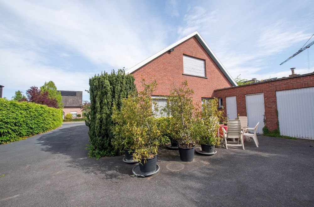 Vastgoedfoto van Ruime, te renoveren woning op 1720 m² met 4 slaapkamers te Olsene