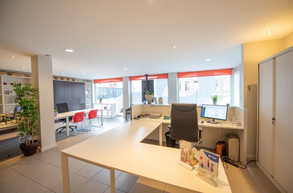 Vastgoedfoto van Kantoorruimte/winkel in centrum Olsene