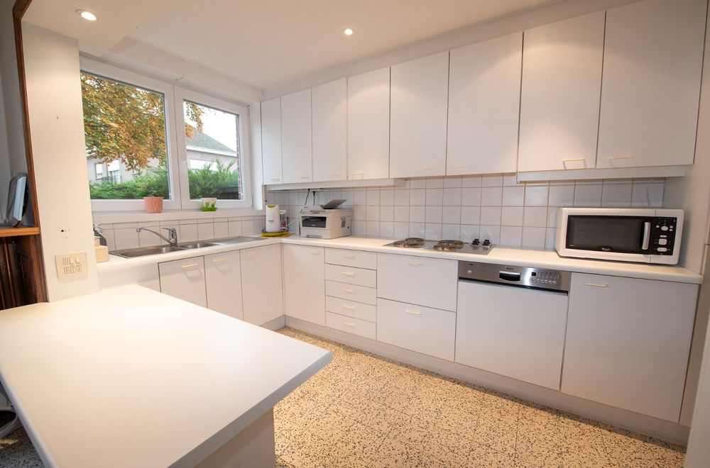Vastgoedfoto van Ruime  en goed onderhouden woning met 3 slaapkamers op centrale ligging te Deerlijk.