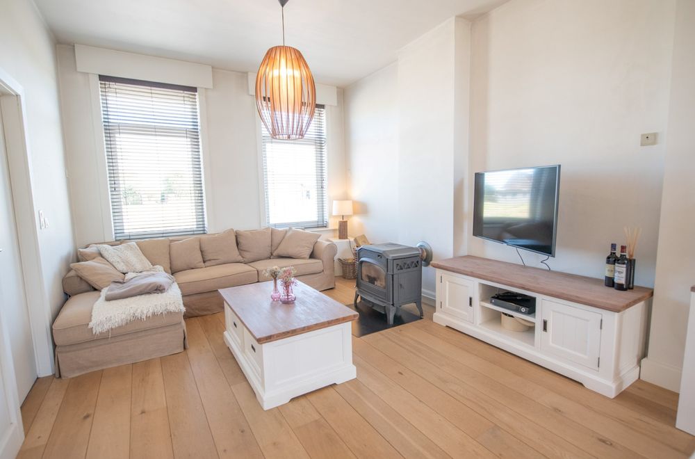 Vastgoedfoto van Ruime gezinswoning TE KOOP in Waregem. 