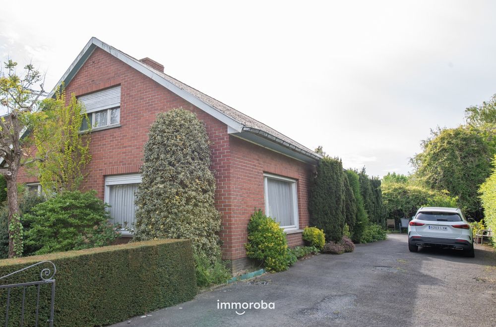 Vastgoedfoto van onroerend goed 8940271, Ruime, te renoveren woning op 1720 m² met 4 slaapkamers te Olsene
